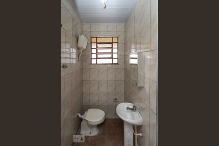 Banheiro de casa para alugar com 1 quarto, 52m² em Vila Carrao, São Paulo