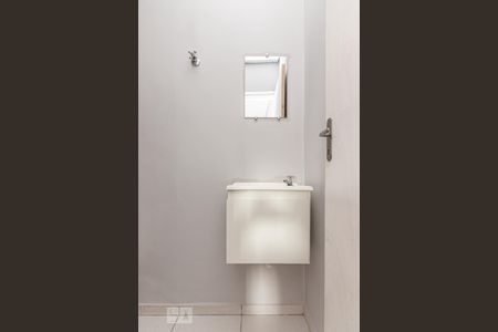 Banheiro  de kitnet/studio para alugar com 1 quarto, 23m² em Vila Tolstoi, São Paulo