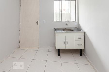 Cozinha de kitnet/studio para alugar com 1 quarto, 23m² em Vila Tolstoi, São Paulo
