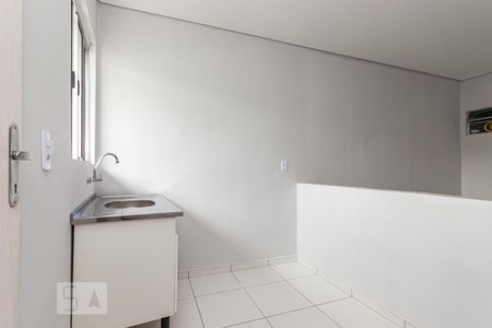 Cozinha de kitnet/studio para alugar com 1 quarto, 23m² em Vila Tolstoi, São Paulo