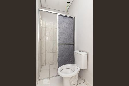 Banheiro  de kitnet/studio para alugar com 1 quarto, 23m² em Vila Tolstoi, São Paulo