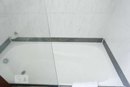 Banheiro de kitnet/studio para alugar com 1 quarto, 48m² em Consolação, São Paulo