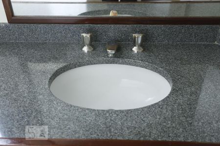 Banheiro de kitnet/studio para alugar com 1 quarto, 48m² em Consolação, São Paulo