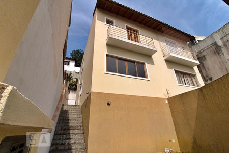 Casa à venda com 119m², 3 quartos e 2 vagasFachada