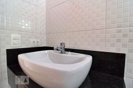 Casa à venda com 119m², 3 quartos e 2 vagasBanheiro