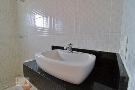 Casa à venda com 119m², 3 quartos e 2 vagasBanheiro da Suíte