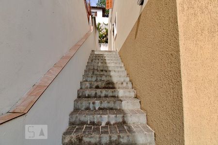 Casa à venda com 119m², 3 quartos e 2 vagasEscada Externa