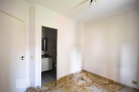 Apartamento à venda com 74m², 3 quartos e 2 vagas Apartamento à venda com 74m², 3 quartos e 2 vagasSuíte