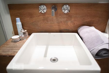 Apartamento à venda com 80m², 2 quartos e sem vagaBanheiro da Suíte - torneira