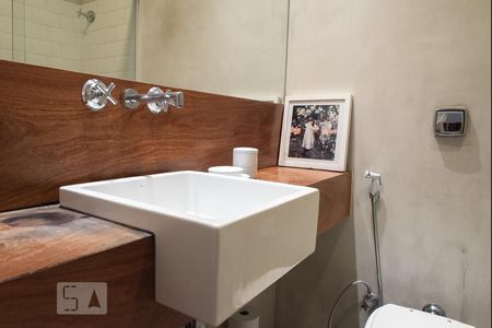 Apartamento à venda com 80m², 2 quartos e sem vagaBanheiro social