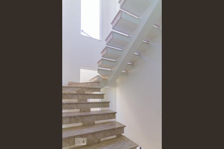 Escada de Acesso de casa para alugar com 4 quartos, 180m² em Parque Renato Maia, Guarulhos