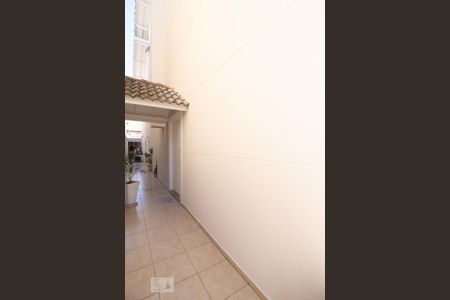 Corredor Lateral Externo de casa para alugar com 4 quartos, 180m² em Parque Renato Maia, Guarulhos