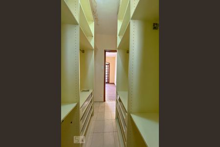 Casa à venda com 300m², 4 quartos e sem vagaCloset do quarto 4