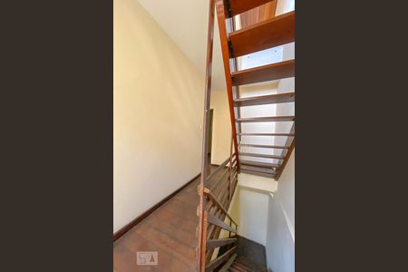 Casa à venda com 300m², 4 quartos e sem vagaAcesso ao Segundo andar