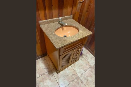 Casa à venda com 300m², 4 quartos e sem vagaBanheiro 1