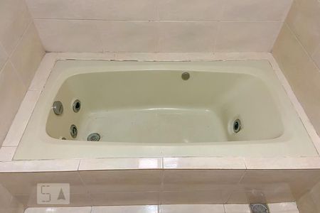 Casa à venda com 300m², 4 quartos e sem vagaBanheiro da Suíte 4