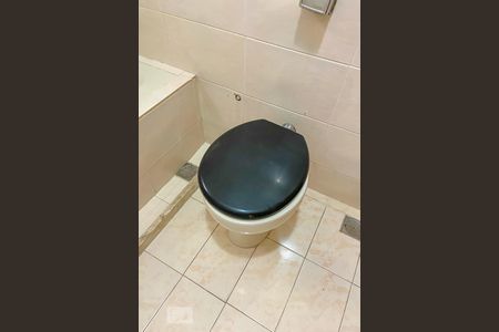 Casa à venda com 300m², 4 quartos e sem vagaBanheiro da Suíte 4