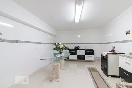 Casa à venda com 180m², 3 quartos e 6 vagasCozinha - churrasqueira