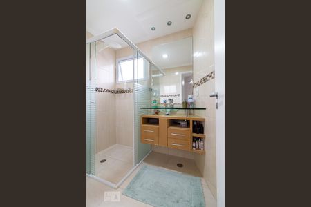 Casa à venda com 180m², 3 quartos e 6 vagasBanheiro quarto 1 suíte