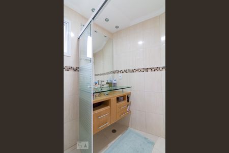 Casa à venda com 180m², 3 quartos e 6 vagasBanheiro quarto 1 suíte