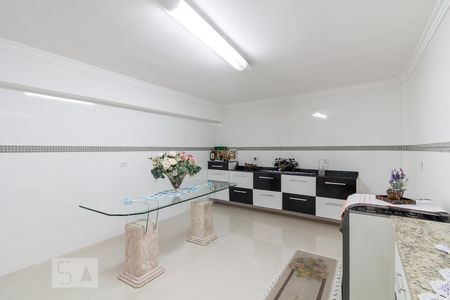 Casa à venda com 180m², 3 quartos e 6 vagasCozinha - churrasqueira