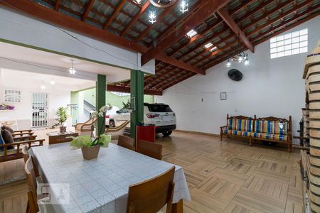 Casa à venda com 180m², 3 quartos e 6 vagasChurrasqueira e garagem