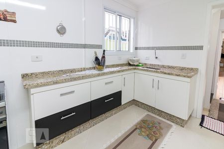 Casa à venda com 180m², 3 quartos e 6 vagasCozinha - churrasqueira