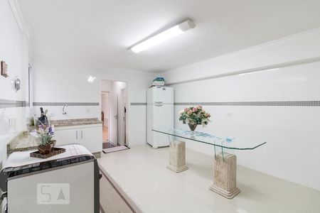 Casa à venda com 180m², 3 quartos e 6 vagasCozinha - churrasqueira