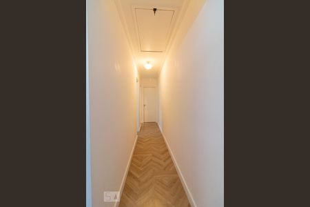 Casa à venda com 180m², 3 quartos e 6 vagasCorredor