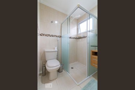 Casa à venda com 180m², 3 quartos e 6 vagasBanheiro quarto 1 suíte