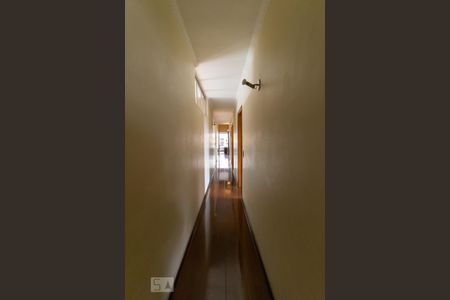 Casa à venda com 357m², 3 quartos e 4 vagasCorredor