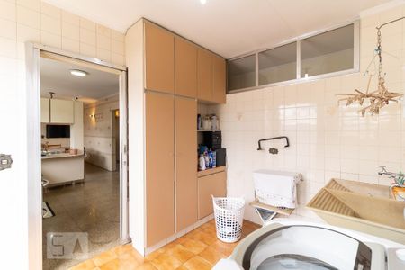 Casa à venda com 357m², 3 quartos e 4 vagasLavanderia