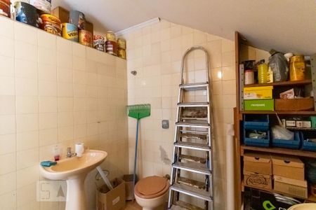 Casa à venda com 357m², 3 quartos e 4 vagasBanheiro da Garagem