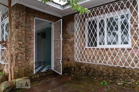 Fachada de casa à venda com 2 quartos, 100m² em Santa Maria Goretti, Porto Alegre