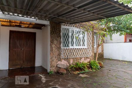 Fachada de casa à venda com 2 quartos, 100m² em Santa Maria Goretti, Porto Alegre