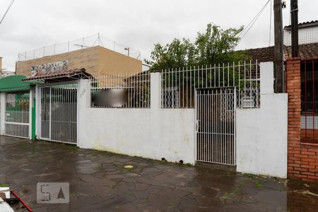 Fachada de casa à venda com 2 quartos, 100m² em Santa Maria Goretti, Porto Alegre