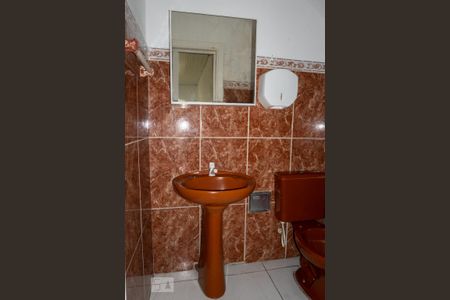 Casa à venda com 100m², 2 quartos e 1 vaga Casa à venda com 100m², 2 quartos e 1 vagaBanheiro
