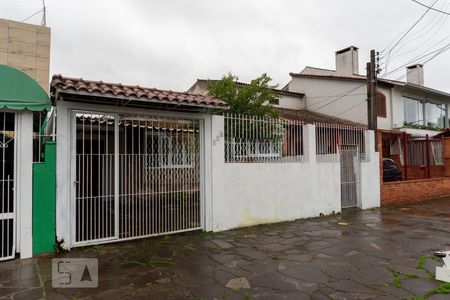 Fachada de casa à venda com 2 quartos, 100m² em Santa Maria Goretti, Porto Alegre