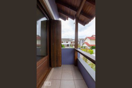 Casa de condomínio à venda com 276m², 5 quartos e 3 vagas Casa de condomínio à venda com 276m², 5 quartos e 3 vagasSacada do Quarto 1