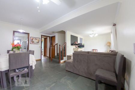 Casa de condomínio à venda com 276m², 5 quartos e 3 vagas Casa de condomínio à venda com 276m², 5 quartos e 3 vagasSala