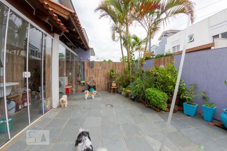 Casa de condomínio à venda com 276m², 5 quartos e 3 vagas Casa de condomínio à venda com 276m², 5 quartos e 3 vagasPátio