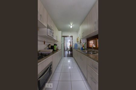 Casa de condomínio à venda com 276m², 5 quartos e 3 vagas Casa de condomínio à venda com 276m², 5 quartos e 3 vagasCozinha