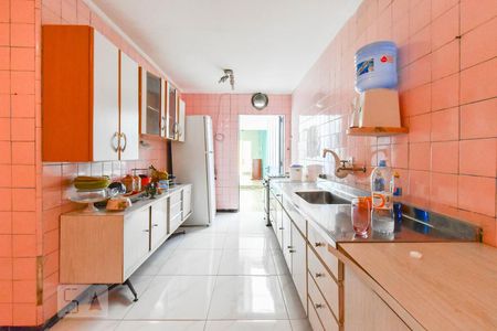 Casa à venda com 200m², 2 quartos e 2 vagas Casa à venda com 200m², 2 quartos e 2 vagasCozinha