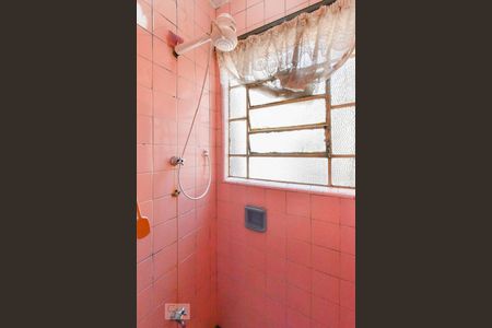 Casa à venda com 200m², 2 quartos e 2 vagas Casa à venda com 200m², 2 quartos e 2 vagasBanheiro