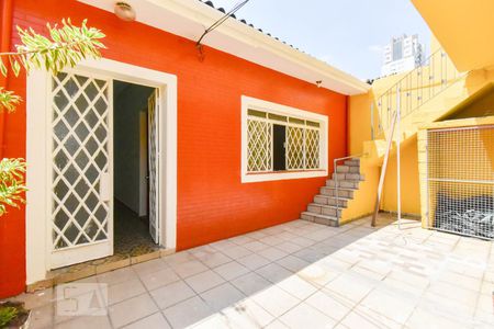 Casa à venda com 200m², 2 quartos e 2 vagas Casa à venda com 200m², 2 quartos e 2 vagasQuintal e Fachada