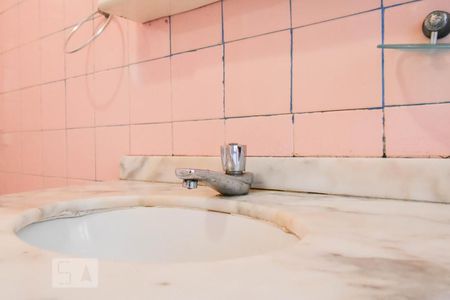 Casa à venda com 200m², 2 quartos e 2 vagas Casa à venda com 200m², 2 quartos e 2 vagasBanheiro