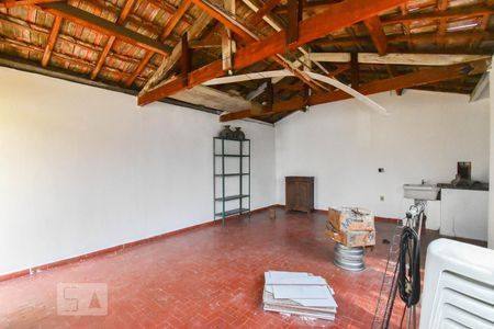 Casa à venda com 200m², 2 quartos e 2 vagas Casa à venda com 200m², 2 quartos e 2 vagasSalão