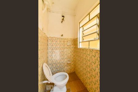 Casa à venda com 200m², 2 quartos e 2 vagas Casa à venda com 200m², 2 quartos e 2 vagasBanheiro de Serviço