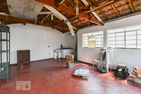 Casa à venda com 200m², 2 quartos e 2 vagas Casa à venda com 200m², 2 quartos e 2 vagasSalão