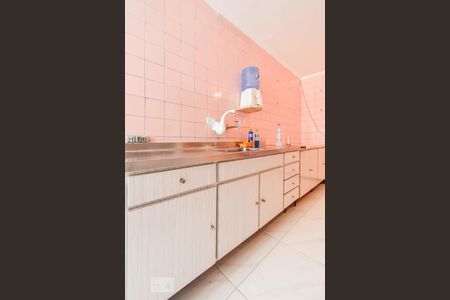 Casa à venda com 200m², 2 quartos e 2 vagas Casa à venda com 200m², 2 quartos e 2 vagasCozinha